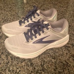 Brooks Adrenaline GTS 22 Womens